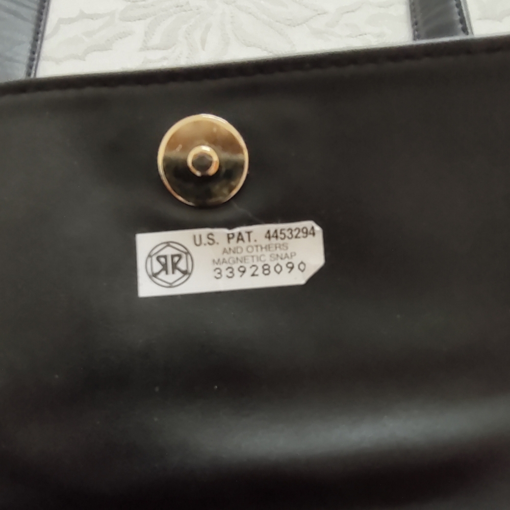 Vintage Black flap leather crossbody - Picture 9 of 12